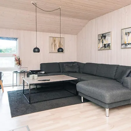6 Person In Hemmet