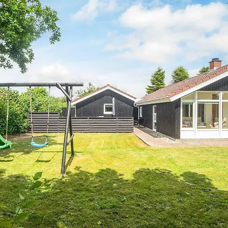 Holiday home 6 Person Holiday Home In Hemmet *